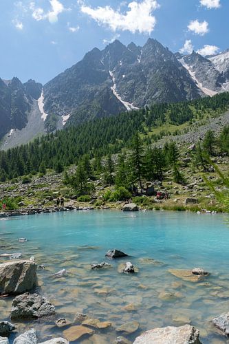 Lac de La Douche: blauw meer tussen de bergen