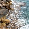 Wellen und Klippen an der Mittelmeerküste 2 von Adriana Mueller