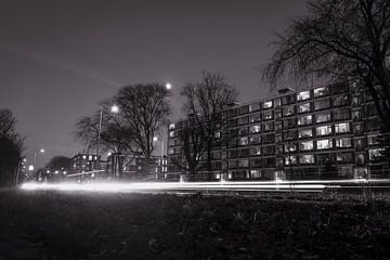 De Segbroeklaan bij nacht, Den Haag van Wouter Kouwenberg