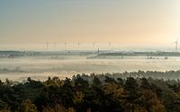 Vue du lever du soleil par un matin brumeux à Montferland par Jeroen Kleiberg Aperçu