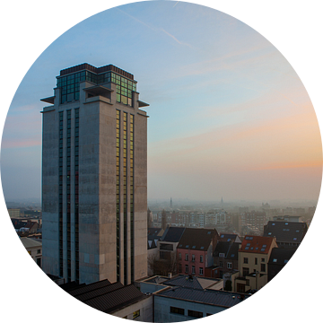 Zonsopgang met de boekentoren van Gent