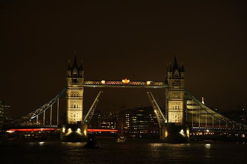 Londense Brug bij nacht