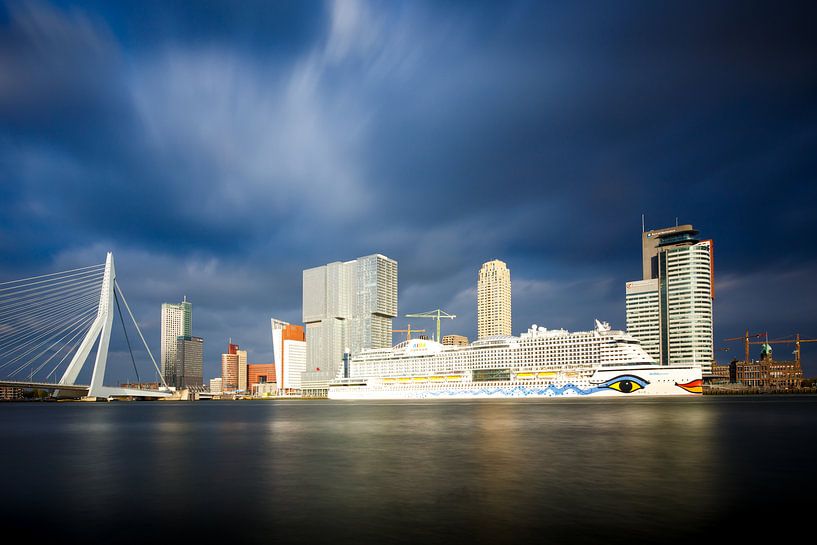 Rotterdam : Vue du pont Erasmus et du terminal de croisières par Pieter van Dieren (pidi.photo)