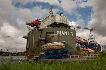 Giant 7 in de haven Rotterdam. van scheepskijkerhavenfotografie