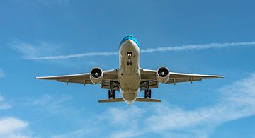 KLM Boeing 777-200 vlak voor landing.