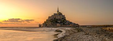 Last Light on Le Mont-Saint-Michel van Teun Ruijters