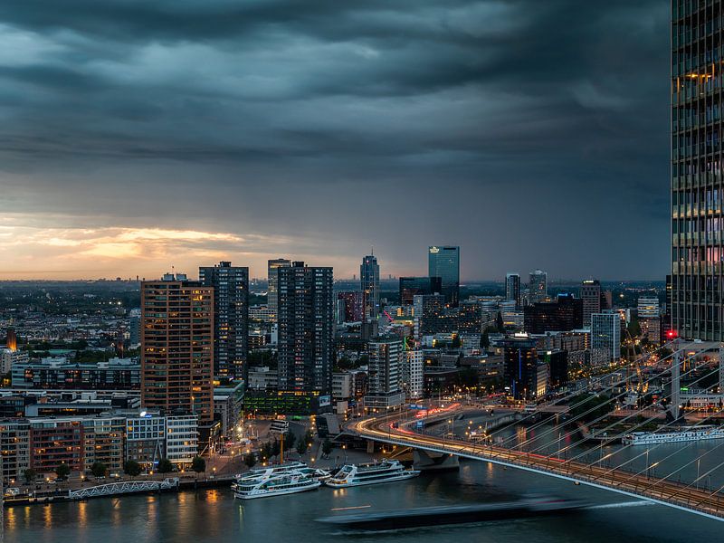 Rotterdam after sunset van David Zisky