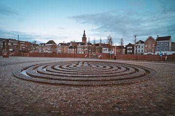 Labyrinth an der Waalkade in Nijmegen von Youri Zwart