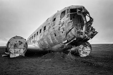 Plane wreck Iceland by Menno Schaefer