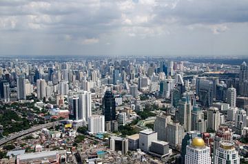 Skyline van Bangkok in Thailand van Maurice Verschuur