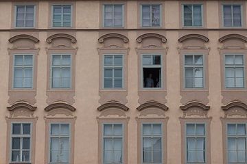 One open window, Prague van Nynke Altenburg