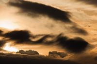 Vliegtuig in de wolken