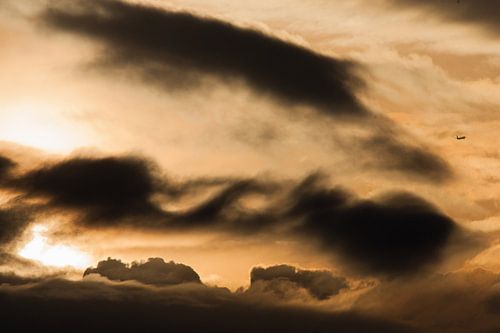 Vliegtuig in de wolken