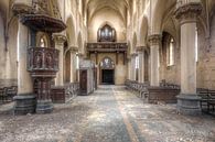 Oude Verlaten Kerk. van Roman Robroek - Foto's van Verlaten Gebouwen thumbnail