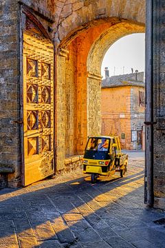 Franziskustor Volterra, Toskana, Italien. von Jaap Bosma Fotografie