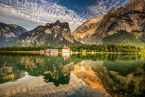 Königssee met St. Bartholomä in de zomer van Marika Hildebrandt FotoMagie