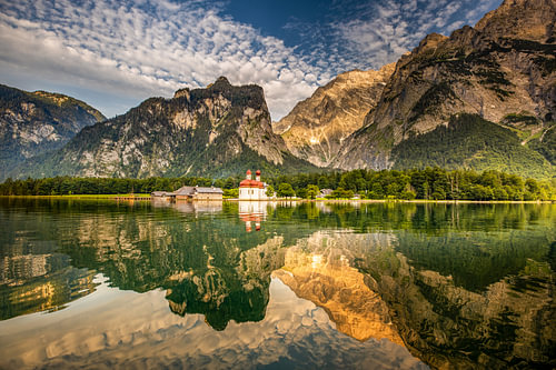 Königssee met St. Bartholomä in de zomer