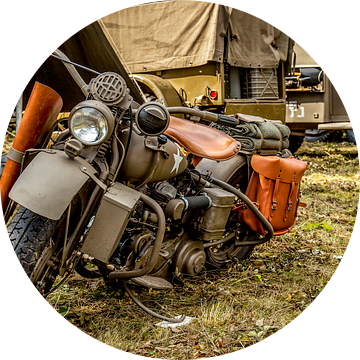 Oude legermotor tijdens Weekend at War in Simpelveld van John Kreukniet