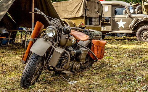 Oude legermotor tijdens Weekend at War in Simpelveld