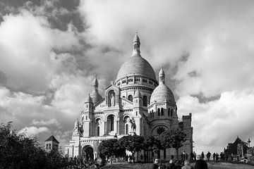 Basilique du Sacré-Coeur (Parijs) met wolkenlucht van Emajeur Fotografie