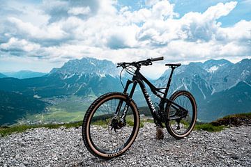 Mountain bike in front of Ehrwald and the Zugspitze by Leo Schindzielorz