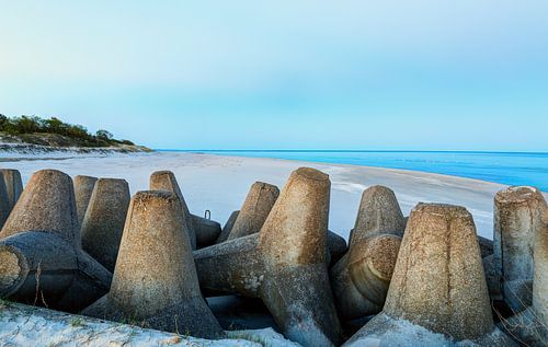 Vroege ochtend op het zandstrand