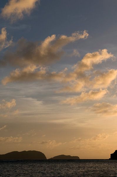 Zonsondergang op Bequia van Margot van den Berg