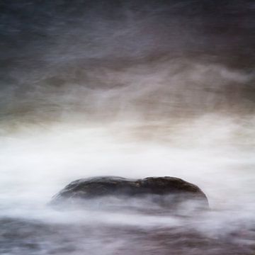 Atmosphere photo of rock in sea