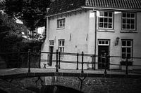 Petite maison blanche au canal