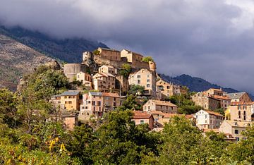 Vesting van de stad Corte, Corsica, Frankrijk van Adelheid Smitt