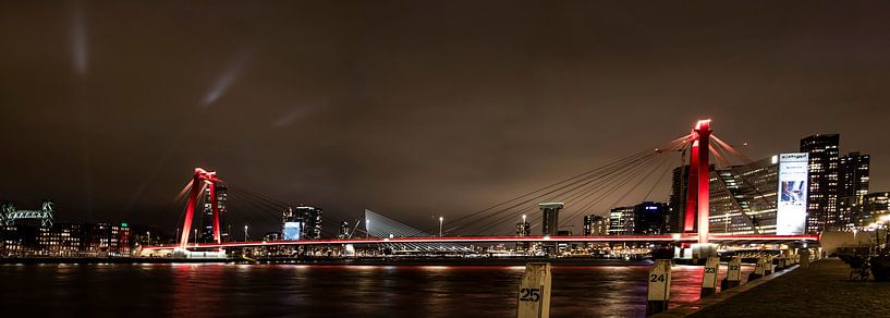Willemsbrug Rotterdam by night. van Danny Verhalle