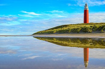 Leuchtturm von Texel in den Dünen an einem ruhigen Herbstnachmittag