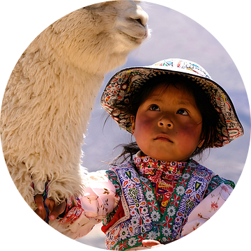 Peruvian Girl with her Alpaca van Gert-Jan Siesling