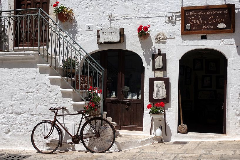 Vieux vélo dans une scène de rue dans le sud de l'Italie par iPics Photography