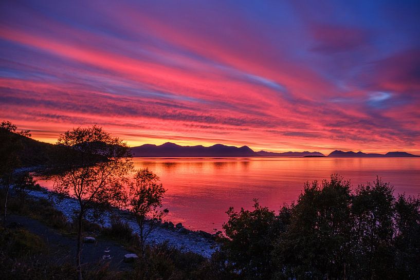 Sonnenuntergang auf den Vesterålen in Norwegen von Joke Beers-Blom