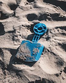 Shovel on the beach