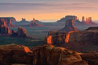 Lever de soleil à partir de Hunts Mesa à Monument Valley par Henk Meijer Photography Aperçu