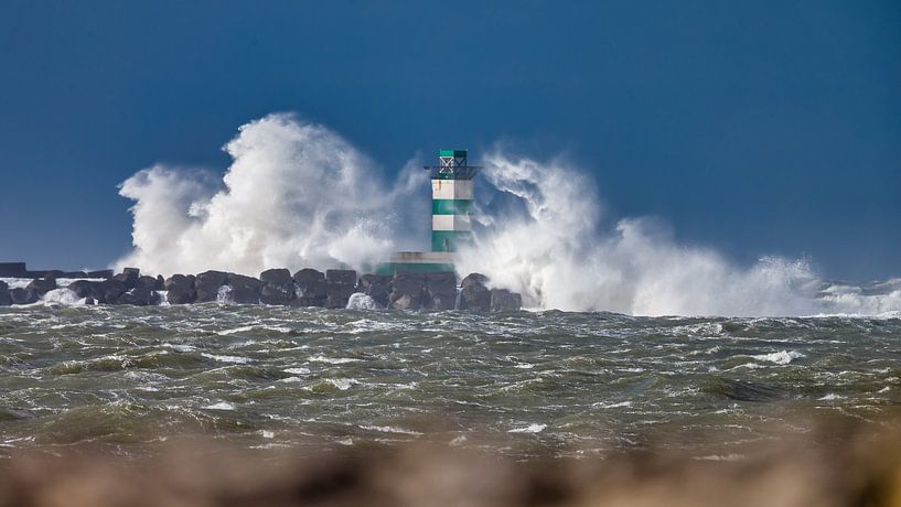 Lighthouse in storm by Menno Schaefer