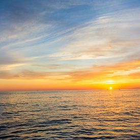 Coucher de soleil sur la mer sur Mark Scholten