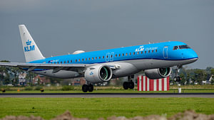 Landung des KLM Cityhopper Embraer E195-E2.