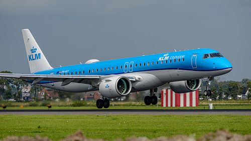 Landende KLM Cityhopper Embraer E195-E2.