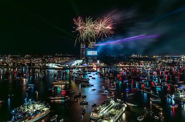 Vuurwerkshow SAIL Amsterdam 2025 met ADAM Toren en Het Ij van Renzo Gerritsen