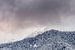 Bergtoppen in de Wolken in Oostenrijk van Martijn van der Nat