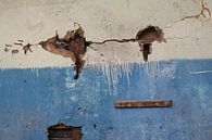 Muur van vervallen woning in Griekenland van Jetty Boterhoek thumbnail