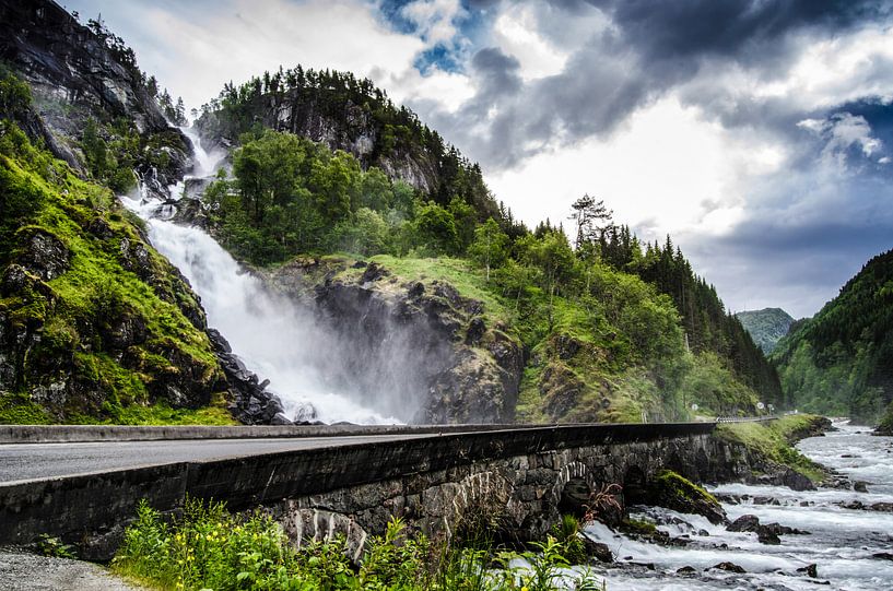 Latefossen- Waterval in Noorwegen van Ricardo Bouman