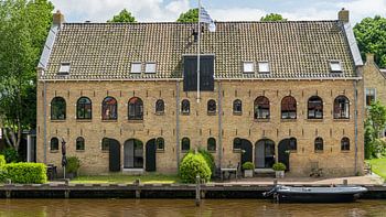 Un vieux bâtiment à Dokkem