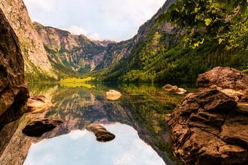 Hintersee in berchtesgaden, mit spiegelung der Berge im See von Fotos by Jan Wehnert