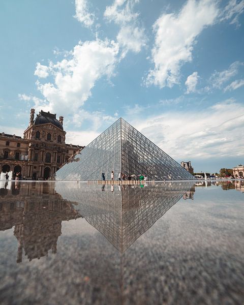 Louvre Museum by Hello Pompoyo