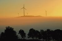 Sonnenaufgang mit Windrädern / Eifel Deutschland / Naturfotografie