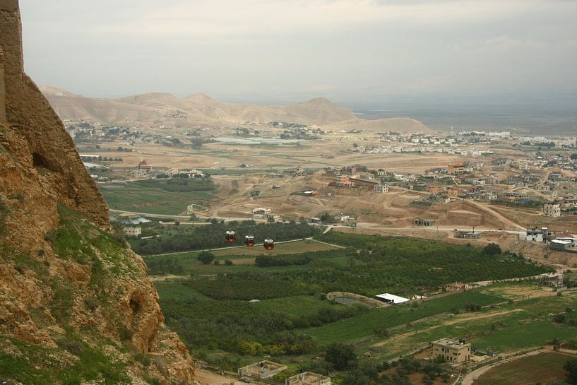 De berg van de verleiding van Jezus Christus in de buurt van Jericho. van Michael Semenov